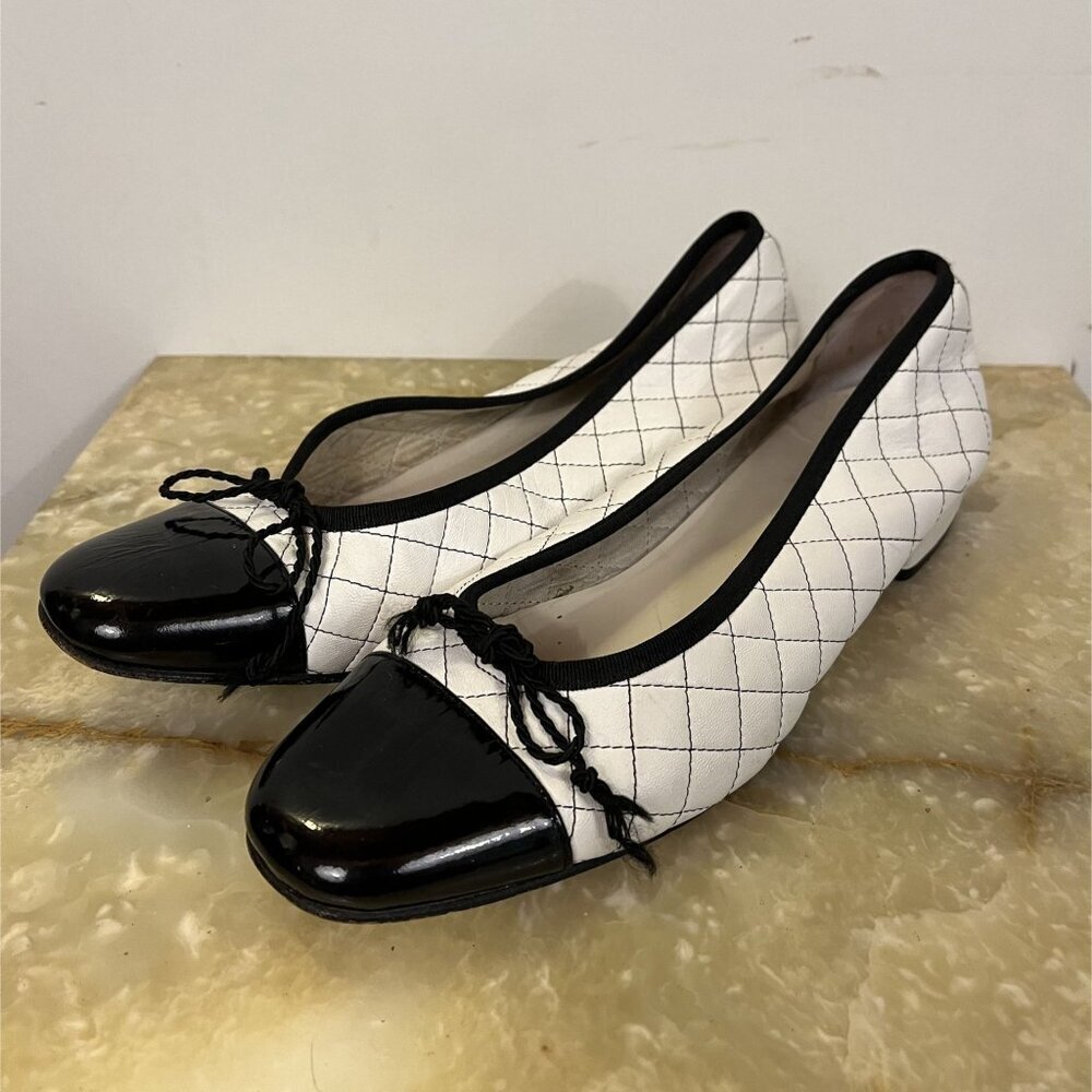 Mascaro White Quilted Ballet Flats Patent Leather Cap Toe Womens Shoes Size 8.5